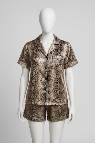 ست پیراهن جلو دکمه دار و شلوارک زنانه تن مانکن