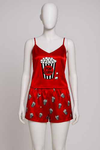 ست تاپ و شلوارک ساتن تن مانکن