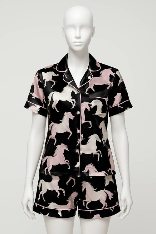 ست پیراهن جلو دکمه دار و شلوارک زنانه ساتن تن مانکن